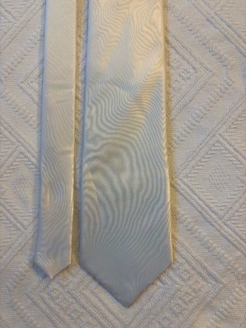 Nubio Collezione Esclusivo Vintage Solid White Silk Satin Formal Men's Tie